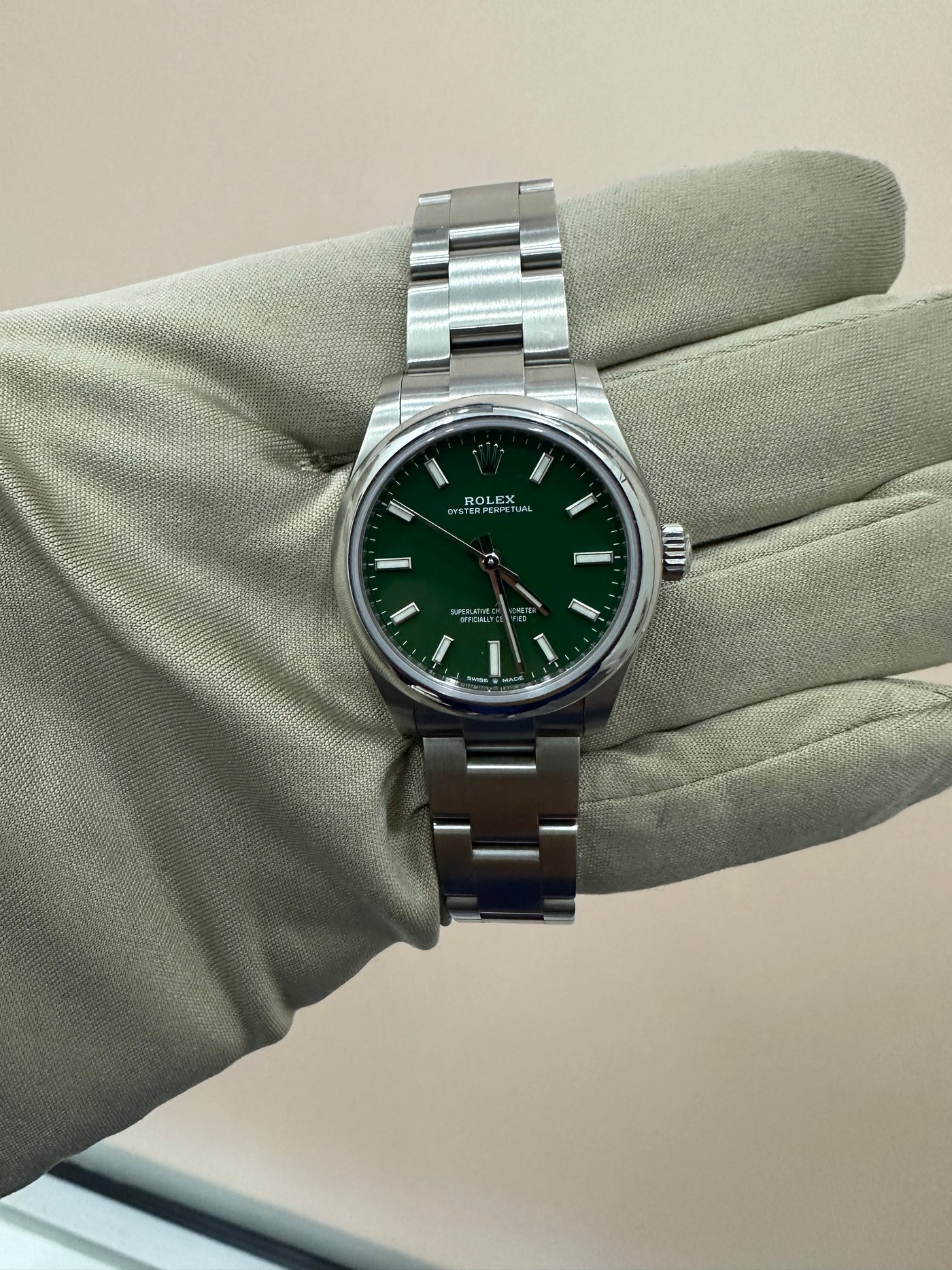 ROLEX OYSTER PERPETUAL 31mm, OYSTER, GREEN DIAL, OYSTER BRACELET, REF 277200 PRE-OWNED