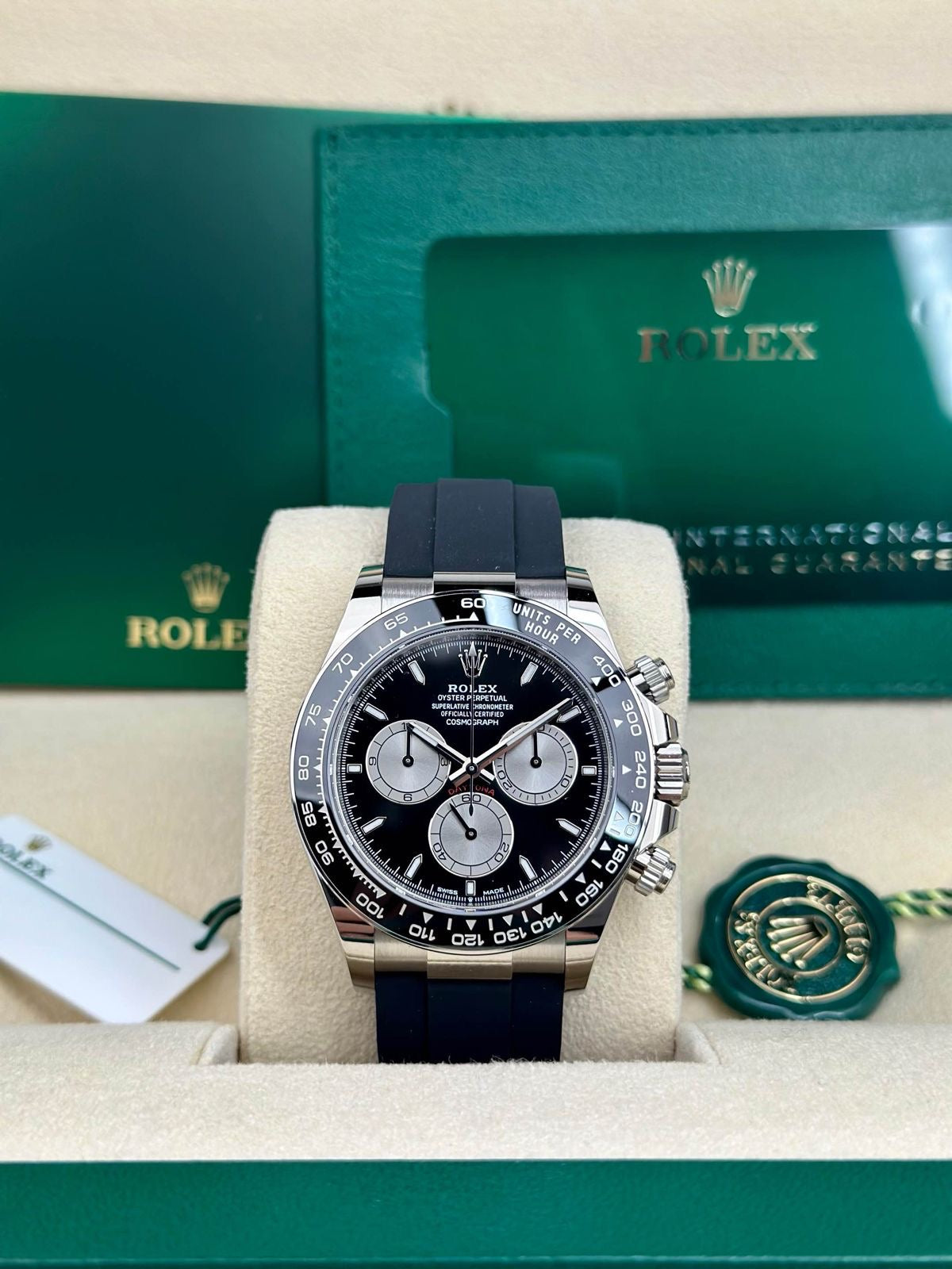 ROLEX COSMOGRAPH DAYTONA 40 MM, 18KT WHITE GOLD, BLACK DIAL, OYSTERFLEX BRACELET 126519LN