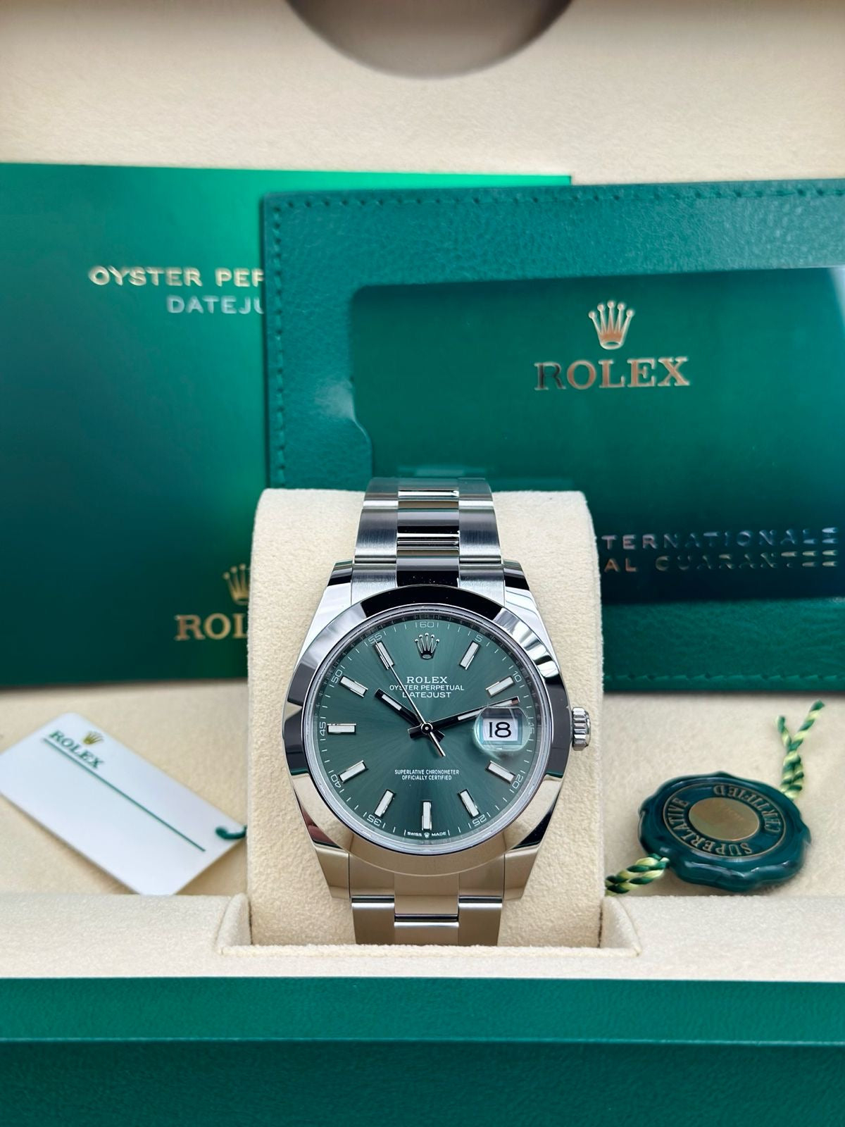 ROLEX DATEJUST 41, OYSTER BRACELET, Mint green dial, SMOOTH BEZEL 126300