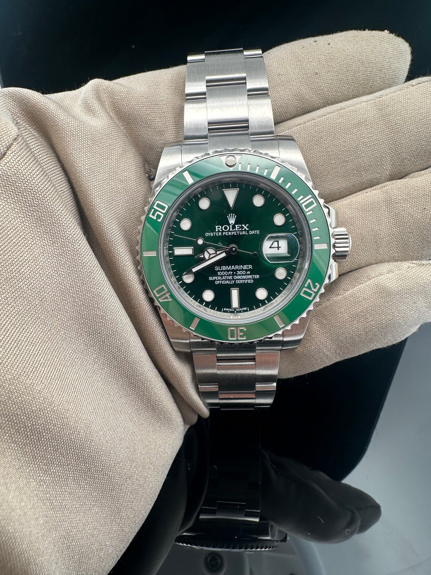 Rolex Submariner Hulk Green Dial Steel 116610v Pre-owned