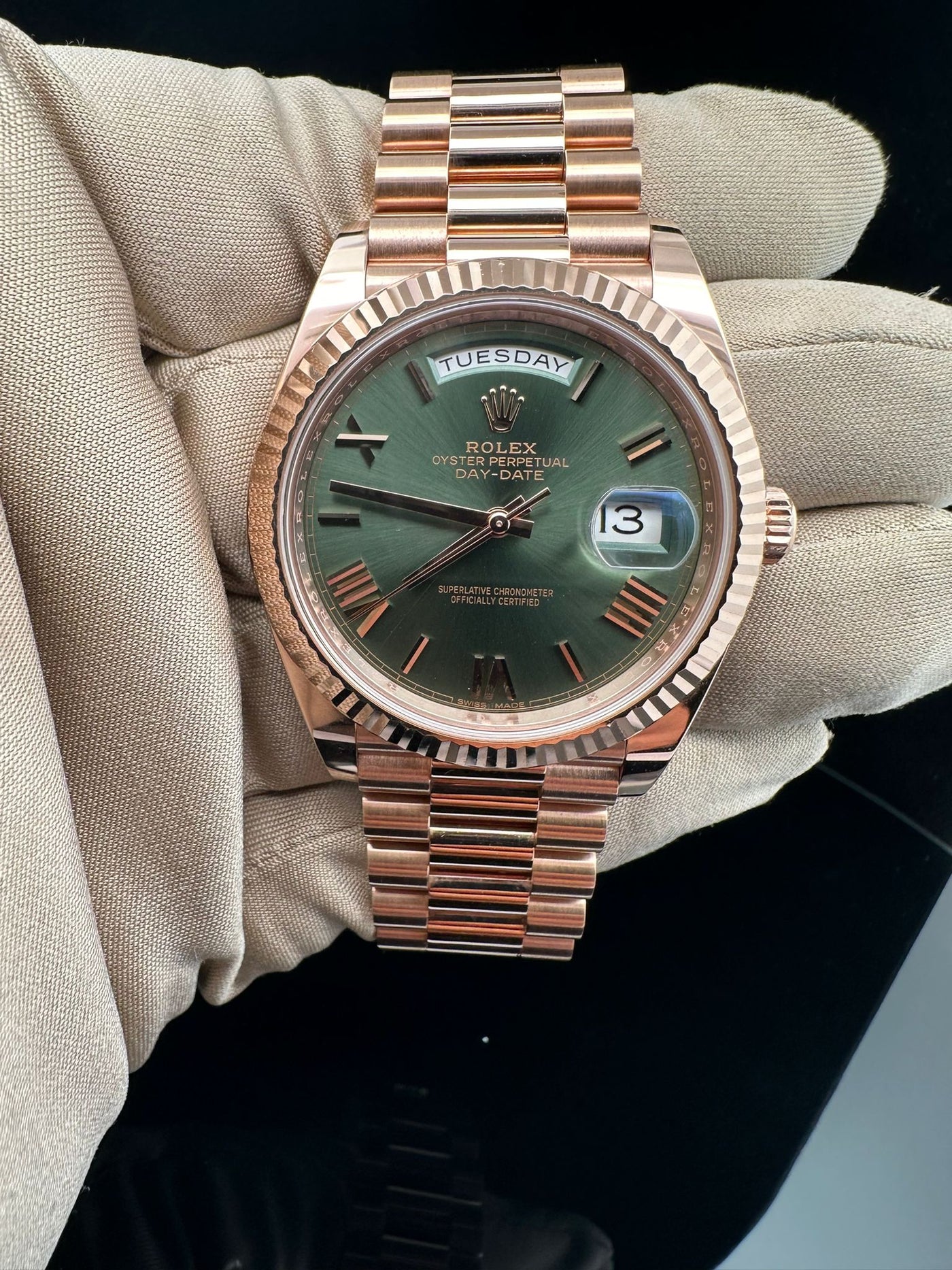 Rolex Day-Date 40 watch: 18kt everose gold - 228235 - Olive Green - 40mm NEW