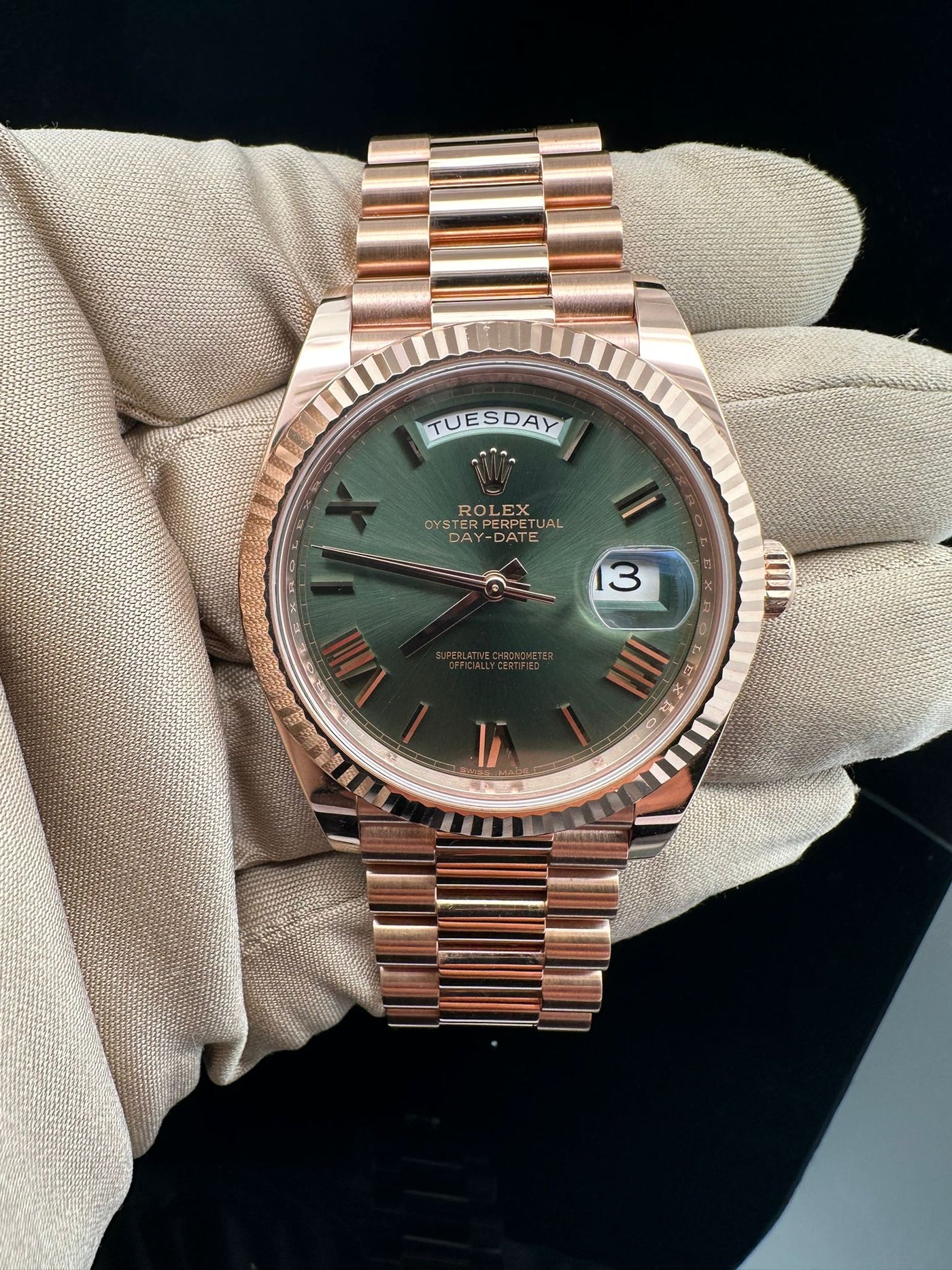 Rolex Day-Date 40 watch: 18kt everose gold - 228235 - Olive Green - 40mm NEW