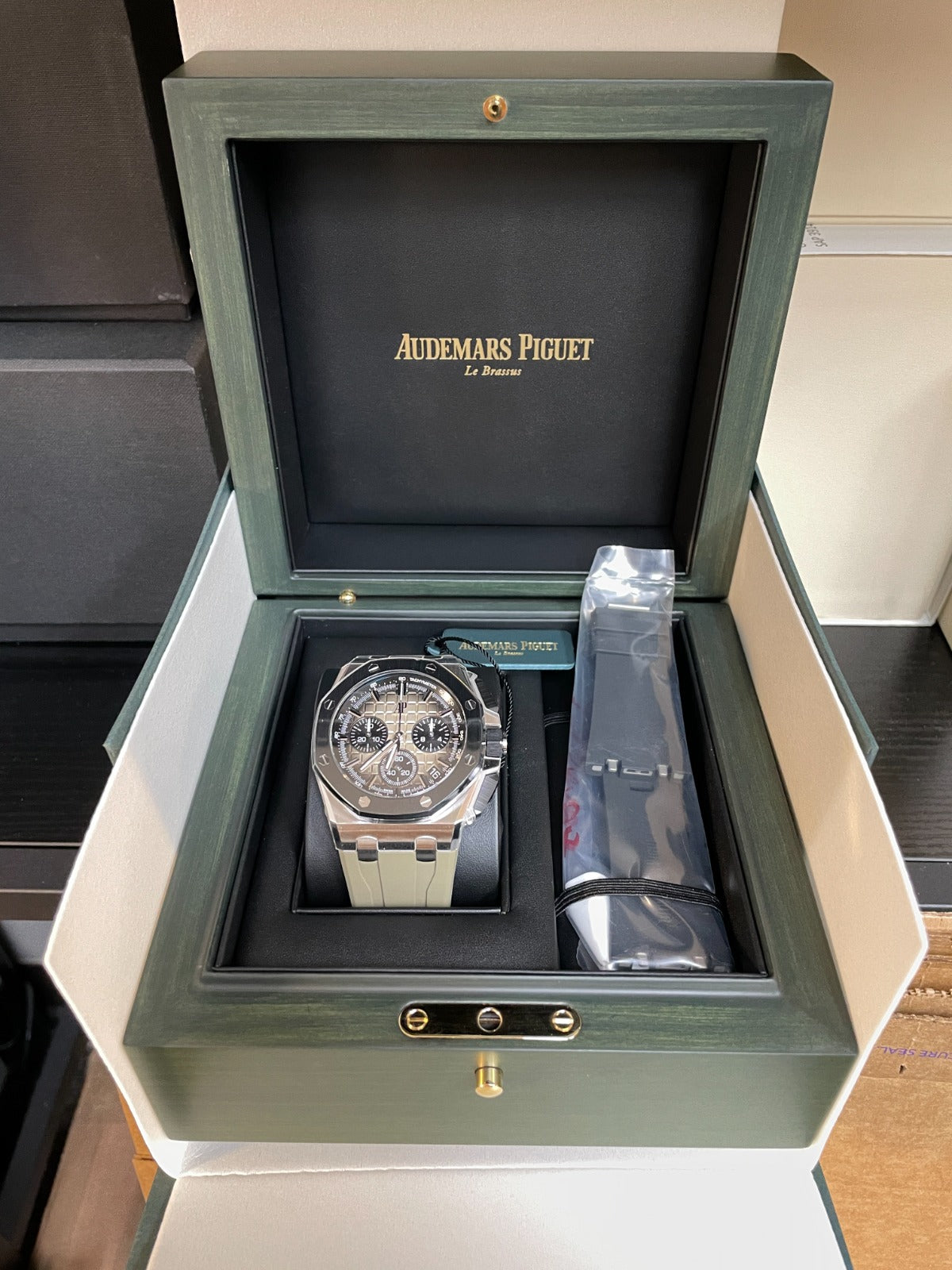 Audemars Piguet Royal Oak Offshore Selfwinding Chronograph - SMOKE DIAL - 26420SO.OO.A600CA.01