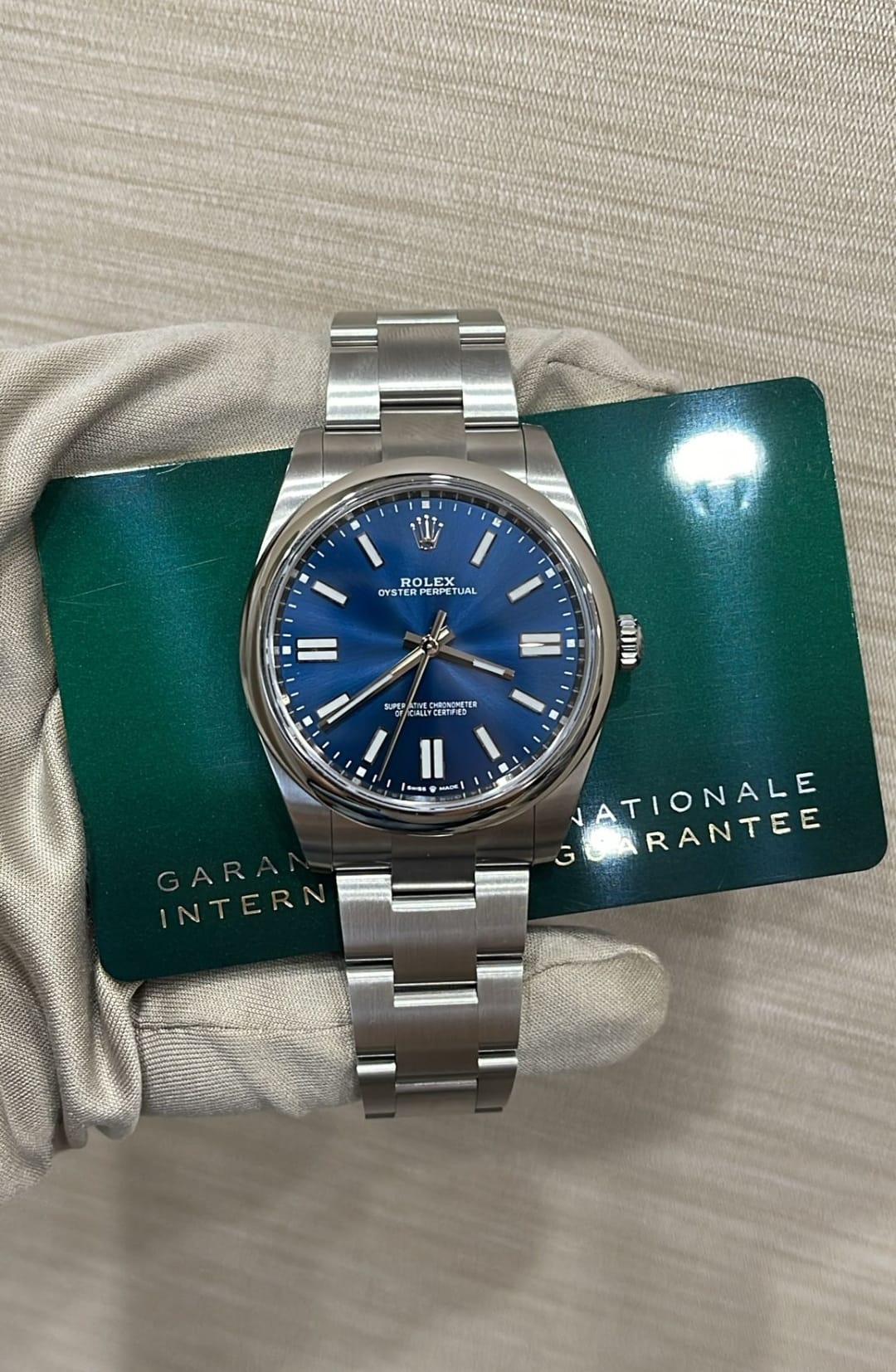 Rolex Oyster Perpetual 41, Oystersteel, Blue Dial, 124300