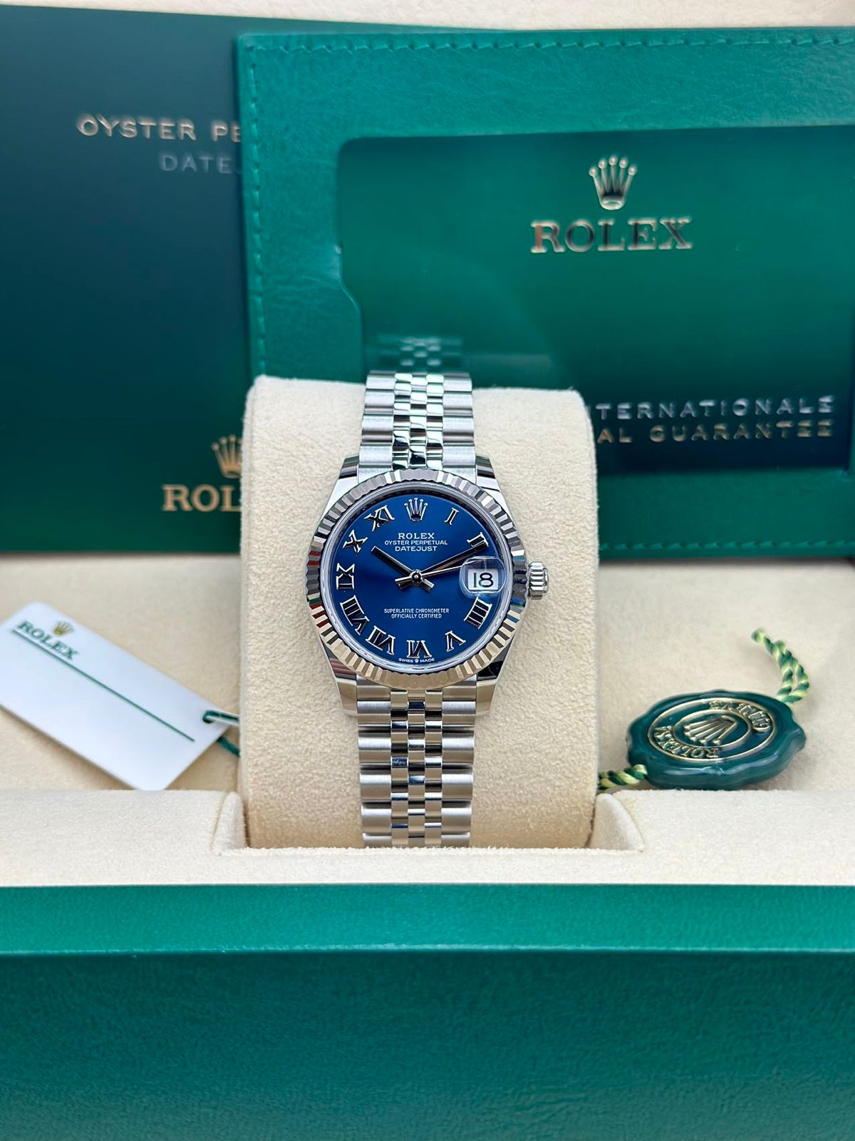 Rolex Datejust 31, oyster, 31 mm, Oystersteel and white gold, Bright blue dial, Jubilee bracelet, ref 278274