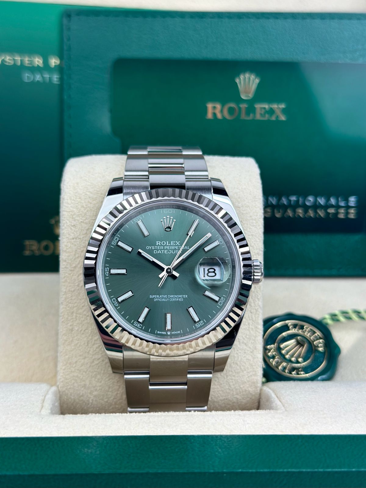 Rolex Datejust 41, Oyster, 41 mm, Oystersteel and White Gold, Mint Green dial, Oyster bracelet, 126334