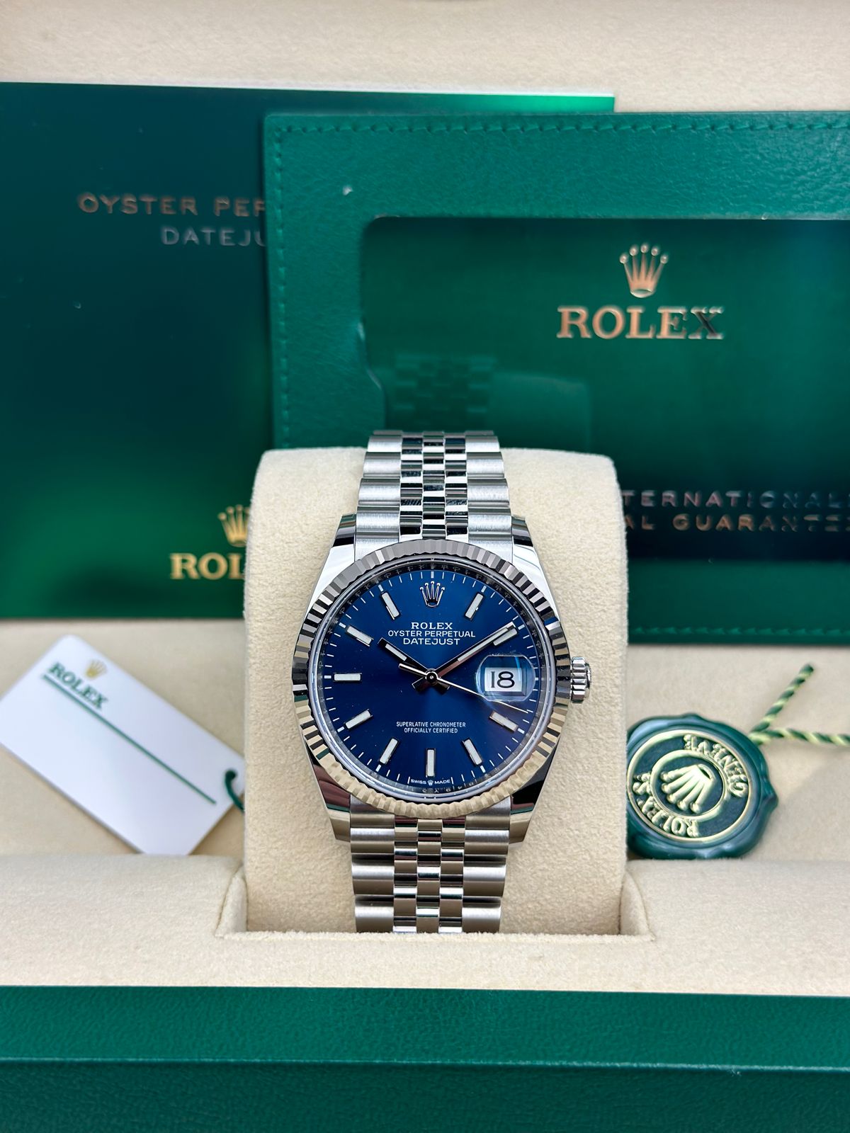 Rolex Datejust 36, Oyster, 36 mm, Oystersteel and white gold, Blue index Dial, Jubilee Bracelet, 126234