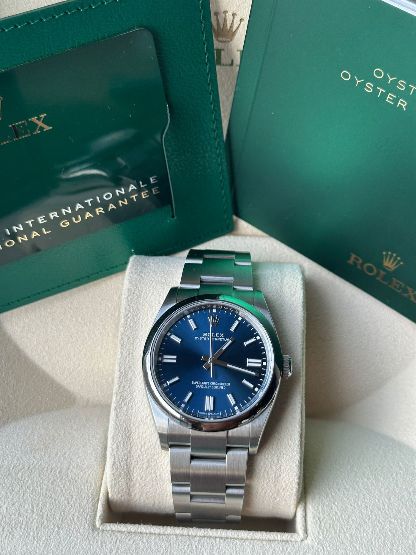 Rolex Oyster Perpetual 36, Oyster bracelet, 36 mm, Oystersteel, Bright blue Dial, 126000