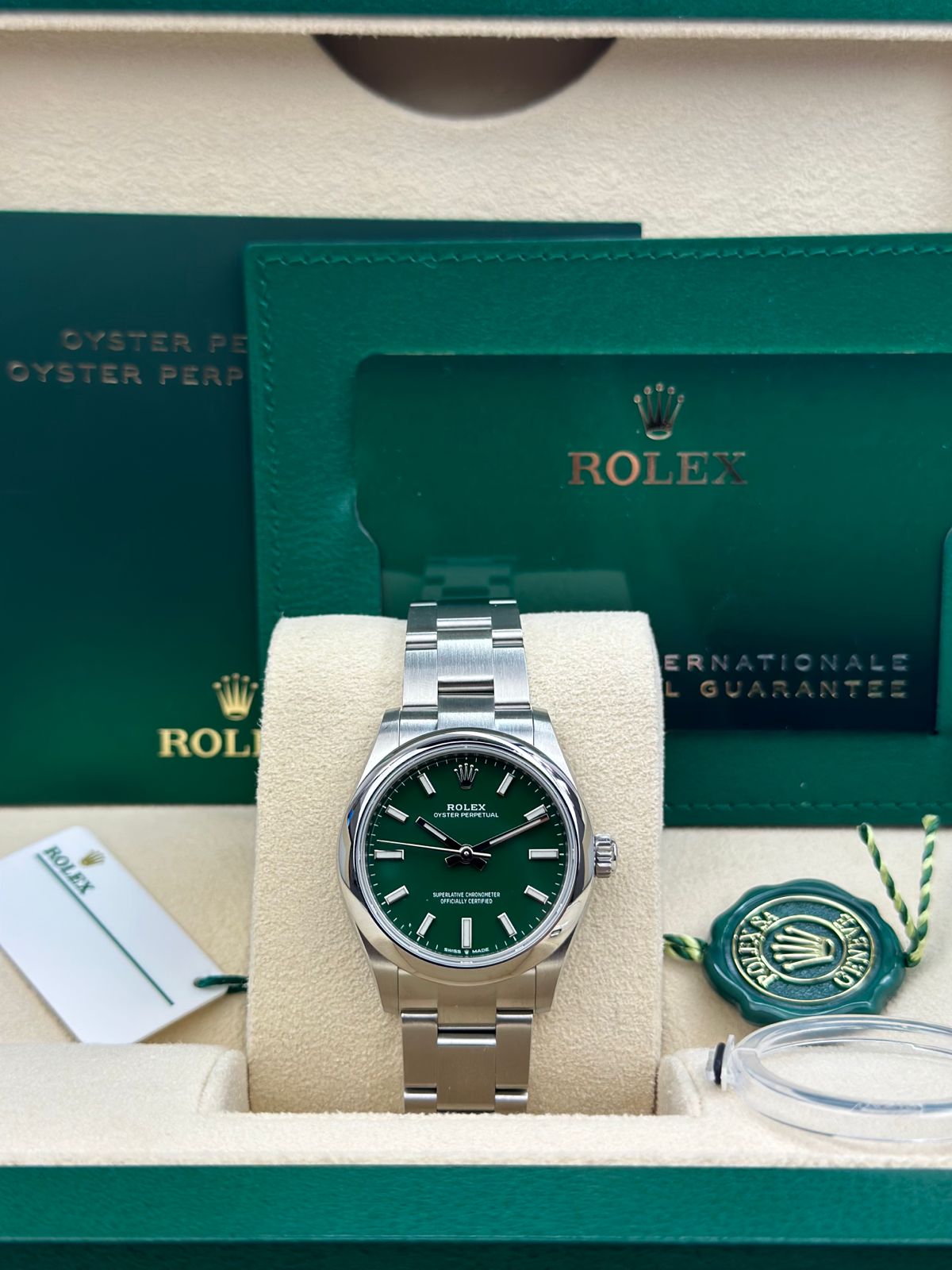 Rolex Oyster perpetual 31, Oyster, 31 mm, Oystersteel, Green dial, Oyster bracelet, ref 277200