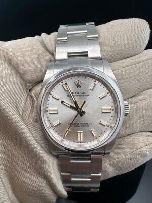 Rolex Oyster Perpetual 36, Oyster bracelet, 36 mm, Oystersteel, Silver Dial, 126000 - Image 3