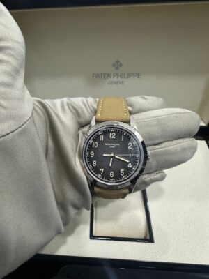 Patek Philippe Calatrava 5226G SELF-WINDING White Gold - Image 2