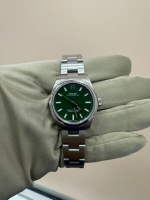 ROLEX OYSTER PERPETUAL 31mm, OYSTER, GREEN DIAL, OYSTER BRACELET, REF 277200 PRE-OWNED - Image 2