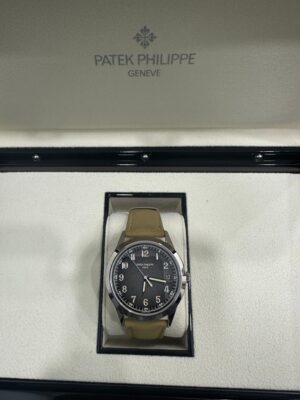 Patek Philippe Calatrava 5226G SELF-WINDING White Gold - Image 6