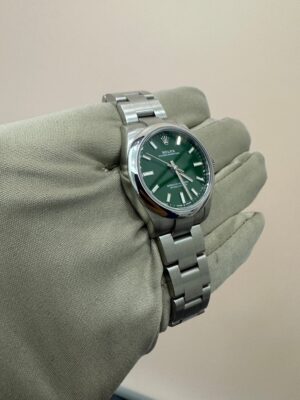 ROLEX OYSTER PERPETUAL 31mm, OYSTER, GREEN DIAL, OYSTER BRACELET, REF 277200 PRE-OWNED - Image 3