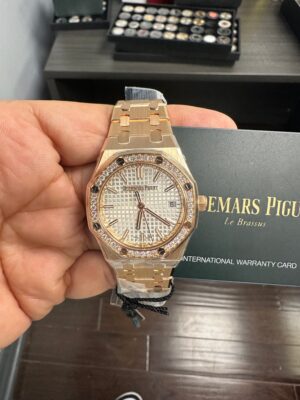 AUDEMARS PIGUET ROYAL OAK ROSE GOLD, DIAMOND BEZEL, WHITE DIAL 77351OR - Image 4