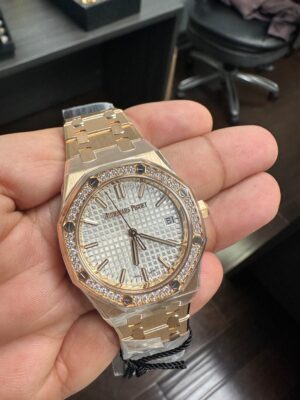 AUDEMARS PIGUET ROYAL OAK ROSE GOLD, DIAMOND BEZEL, WHITE DIAL 77351OR - Image 2