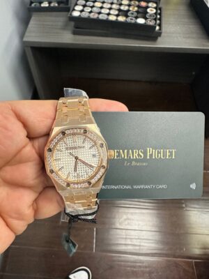 AUDEMARS PIGUET ROYAL OAK ROSE GOLD, DIAMOND BEZEL, WHITE DIAL 77351OR - Image 6