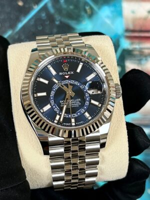 Rolex Sky-Dweller, Oyster, 42mm, Blue dial jubilee bracelet, oystersteel and white gold, 336934 - Image 2