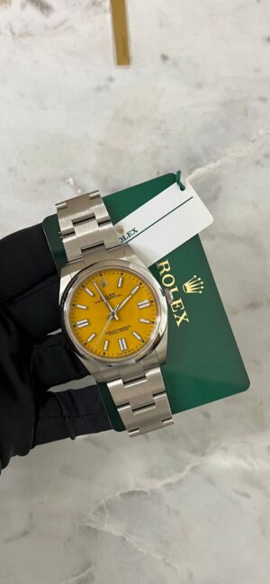 Rolex Oyster perpetual 41, Oystersteel, Yellow Dial, 124300 - Image 2