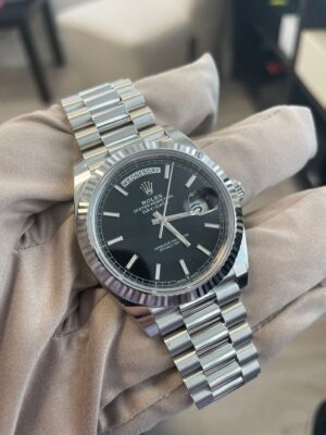 Rolex Day-Date 40, Oyster, 40mm, Platinium, Black dial, Fluted bezel, President Bracelet, ref 228236 - Image 2