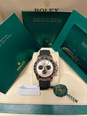 Rolex Cosmograph daytona, Oyster, 40 mm, 18kt Everose gold, Sundust dial, Black Cerachrom bezel with tachrymetric scale and Oysterflex bracelet, 126515LN - Image 2