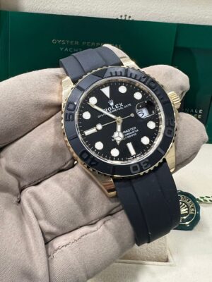 Rolex Yacht-Master 42, Oyster, 42 mm, Yellow Gold, Black dial, Oysterflex bracelet, 226658 - Image 2