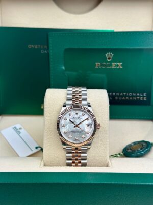 Rolex Datejust 31, Oyster, 31 mm, Oystersteel and Everose gold, White mother-of-pearl set with diamonds Dial, Jubilee Bracelet ref. 278271 - Image 2