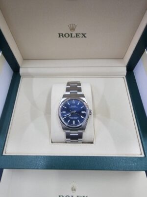 Rolex Oyster Perpetual 36, Oyster bracelet, 36 mm, Oystersteel, Bright blue Dial, 126000 - Image 3