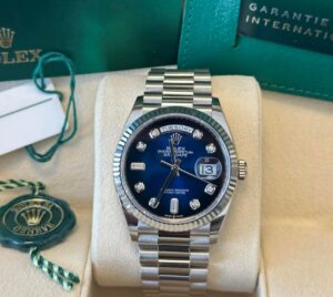 Rolex Day-Date 36, Oyster, 36 mm, 18kt white gold, blue ombré diamont-set dial, president bracelet, 128239 - Image 2