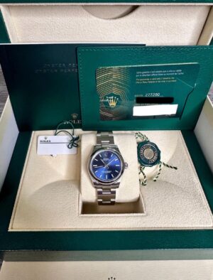 Rolex Oyster perpetual 31, Oyster, 31 mm, Oystersteel, Bright blue dial, Oyster bracelet, ref 277200 - Image 3