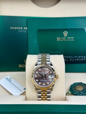 Rolex  Datejust 31, Oyster, 31 mm, Oystersteel and Yellow gold features,  black mother-of-pearl diamond-set dial, jubilee bracelet, 278273 - Image 2